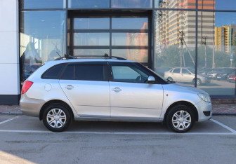 Подержанный автомобиль Skoda Fabia Wagon 2011 года (6 фото)