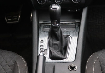 Подержанный автомобиль Skoda Octavia Liftback 2016 года (17 фото)