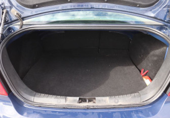 Подержанный автомобиль Ford Focus Sedan 2011 года (10 фото)
