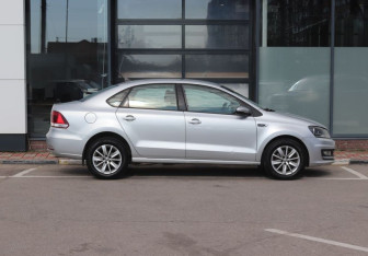 Подержанный автомобиль Volkswagen Polo Sedan 2017 года (6 фото)