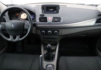 Подержанный автомобиль Renault Megane Hatchback 2009 года (15 фото)