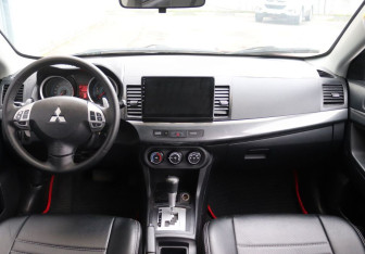 Подержанный автомобиль Mitsubishi Lancer Sedan 2008 года (12 фото)