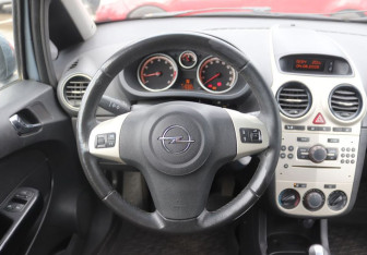 Подержанный автомобиль Opel Corsa 2006 года (15 фото)