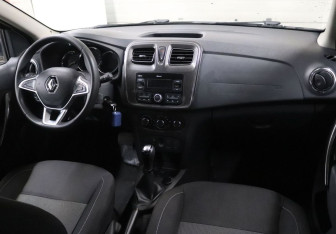 Подержанный автомобиль Renault Sandero 2019 года (14 фото)