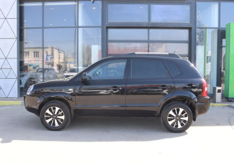 Подержанный автомобиль Hyundai Tucson 2008 года (2 фото)