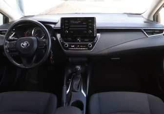 Подержанный автомобиль Toyota Corolla Sedan 2019 года (14 фото)