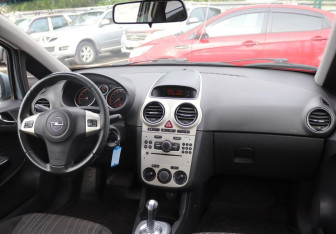 Подержанный автомобиль Opel Corsa 2006 года (13 фото)