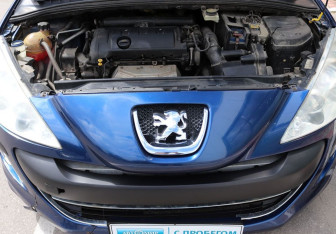 Подержанный автомобиль Peugeot 308 Hatchback 2009 года (16 фото)