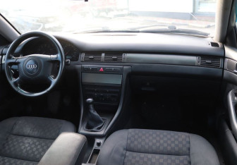 Подержанный автомобиль Audi A6 Sedan 2000 года (13 фото)