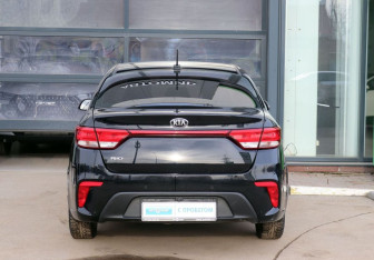 Подержанный автомобиль Kia Rio Sedan 2017 года (4 фото)