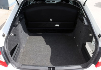 Подержанный автомобиль Skoda Octavia Liftback 2014 года (11 фото)