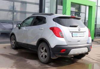 Подержанный автомобиль Opel Mokka 2013 года (3 фото)
