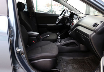 Подержанный автомобиль Kia Rio Sedan 2014 года (13 фото)