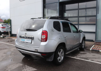 Подержанный автомобиль Renault Duster 2014 года (5 фото)
