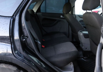 Подержанный автомобиль Ford Focus Hatchback 2008 года (11 фото)