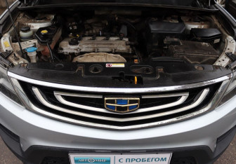 Подержанный автомобиль Geely Emgrand X7 2018 года (16 фото)