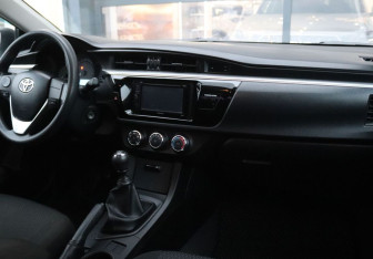 Подержанный автомобиль Toyota Corolla Sedan 2014 года (14 фото)