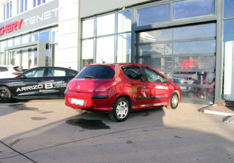 Подержанный автомобиль Peugeot 308 Hatchback 2008 года (5 фото)