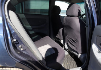 Подержанный автомобиль Hyundai Elantra Sedan 2006 года (11 фото)