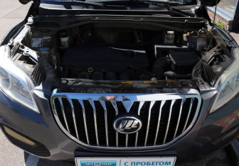 Подержанный автомобиль Lifan X60 2016 года (16 фото)