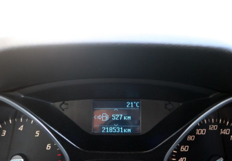 Подержанный автомобиль Ford Focus Hatchback 2013 года (9 фото)