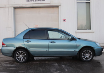 Подержанный автомобиль Mitsubishi Lancer Sedan 2006 года (8 фото)