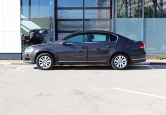 Подержанный автомобиль Volkswagen Passat Sedan 2011 года (4 фото)