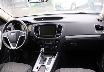 Подержанный автомобиль Geely Emgrand X7 2018 года (12 фото)