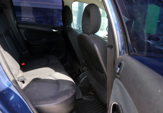 Подержанный автомобиль Peugeot 206 Wagon 2002 года (11 фото)