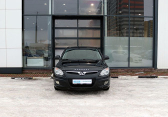 Подержанный автомобиль Hyundai i30 Hatchback 2009 года (8 фото)