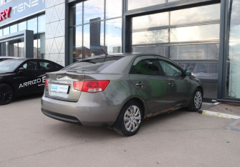 Подержанный автомобиль Kia Cerato Sedan 2011 года (5 фото)