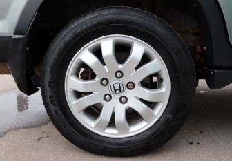 Подержанный автомобиль Honda CR-V 2005 года (9 фото)