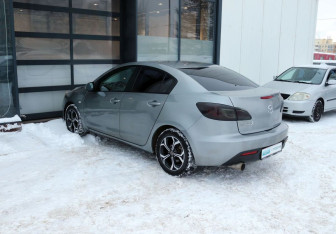 Подержанный автомобиль Mazda 3 Sedan 2011 года (3 фото)