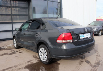 Подержанный автомобиль Volkswagen Polo Sedan 2012 года (5 фото)
