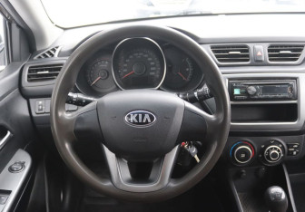 Подержанный автомобиль Kia Rio Sedan 2014 года (15 фото)
