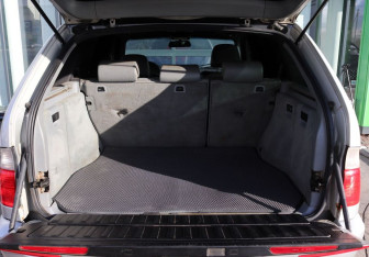 Подержанный автомобиль BMW X5 2001 года (11 фото)