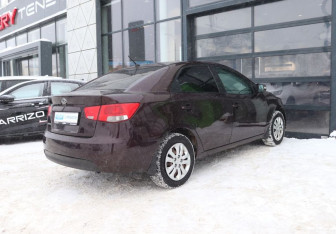 Подержанный автомобиль Kia Cerato Sedan 2010 года (5 фото)