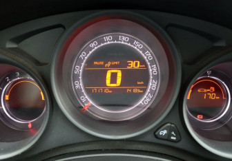 Подержанный автомобиль Citroen C4 Hatchback 2012 года (17 фото)