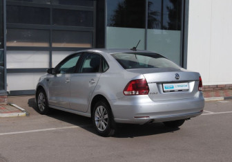 Подержанный автомобиль Volkswagen Polo Sedan 2017 года (3 фото)