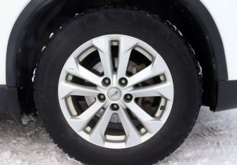 Подержанный автомобиль Nissan X-Trail 2015 года (10 фото)