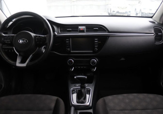 Подержанный автомобиль Kia Rio Sedan 2019 года (15 фото)