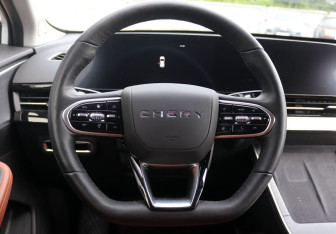 Подержанный автомобиль Omoda C5 2023 года (13 фото)