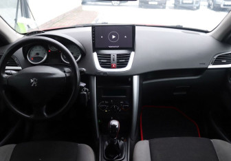 Подержанный автомобиль Peugeot 207 Hatchback 2008 года (15 фото)