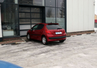 Подержанный автомобиль Peugeot 207 Hatchback 2008 года (3 фото)