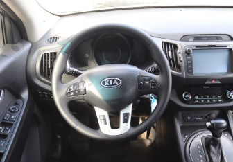 Подержанный автомобиль Kia Sportage 2011 года (16 фото)