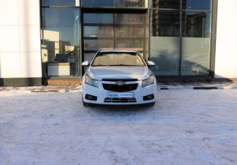 Подержанный автомобиль Chevrolet Cruze Sedan 2010 года (8 фото)