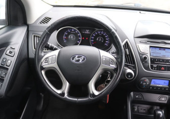 Подержанный автомобиль Hyundai ix35 2012 года (15 фото)