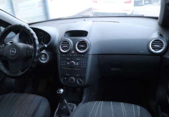 Подержанный автомобиль Opel Corsa 2007 года (11 фото)