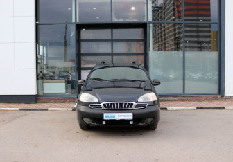 Подержанный автомобиль Daewoo Tacuma 2002 года (8 фото)