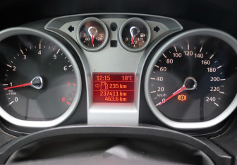 Подержанный автомобиль Ford Focus Hatchback 2011 года (14 фото)